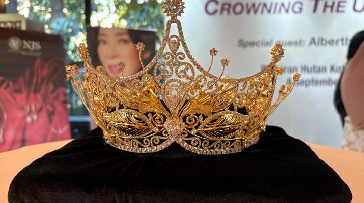Desainer Perhiasan Naomi Julia Rancang Mahkota Miss Universe di 3 Negara