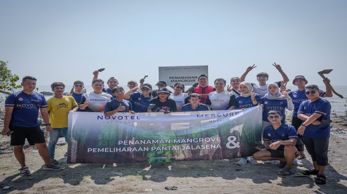 Novotel Karawang dan Mercure Tangerang Centre Tanam Mangrove di Pantai Jalasena