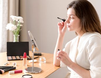 14 Tips Membersihkan Make Up