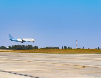 Arti Landing dan Istilah Penting dalam Dunia Penerbangan