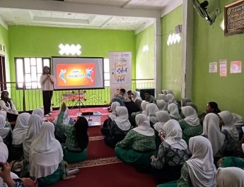 Yayasan Lentera Anak dan Produsen Alat Higienitas Beri Edukasi Kesehatan Reproduksi pada Ratusan Pelajar SD dan SMP