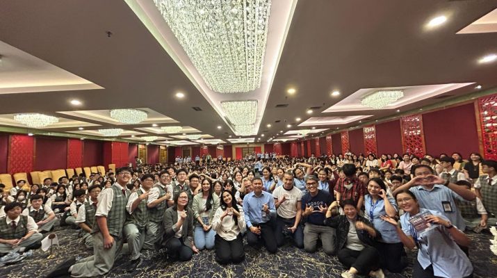 Nobar, Cara Menyenangkan Membangun Bonding dengan Anak