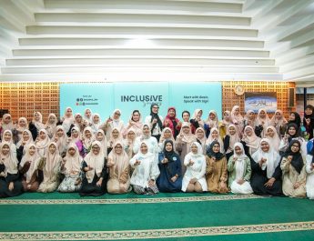 Angkie Yudistia Peringati Hari Bahasa Isyarat Internasional Bersama Santriwati Pesantren Tahfiz Difabel KH Lutfi