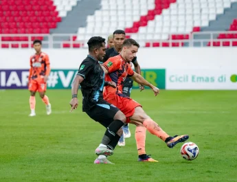 Kendal Tornado FC Protes Wasit Usai Gol Dianulir VAR Lawan Persela