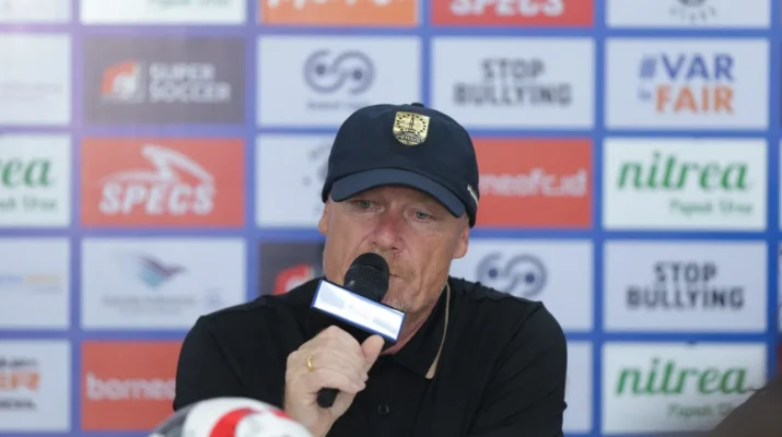 Persis Solo Kalah di Menit Akhir, Peter de Roo Kritik Keputusan Wasit