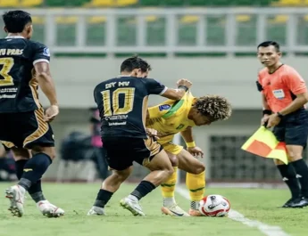 Hasil Liga 1: Dewa United Imbang 10 Pemain Persebaya, Semen Padang Tertahan