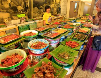 13 Rekomendasi Kuliner Hits di Bandung yang Buka hingga Malam Hari