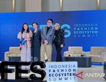 Desainer Adrie Basuki Akui Teknologi Dukung Perkembangan Usaha Fesyen