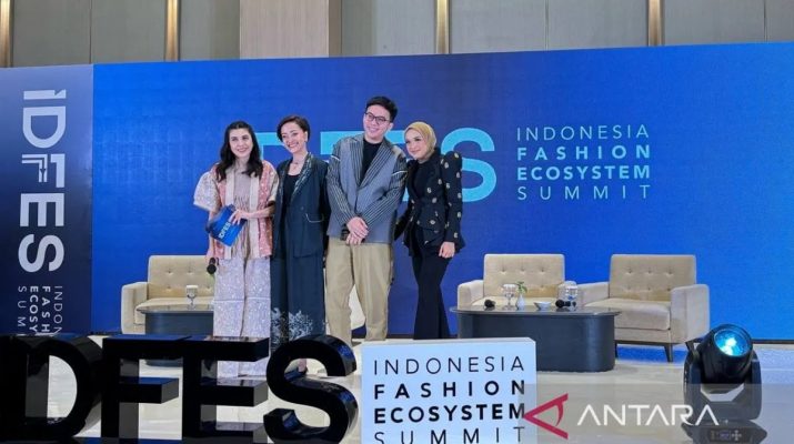 Desainer Adrie Basuki Akui Teknologi Dukung Perkembangan Usaha Fesyen