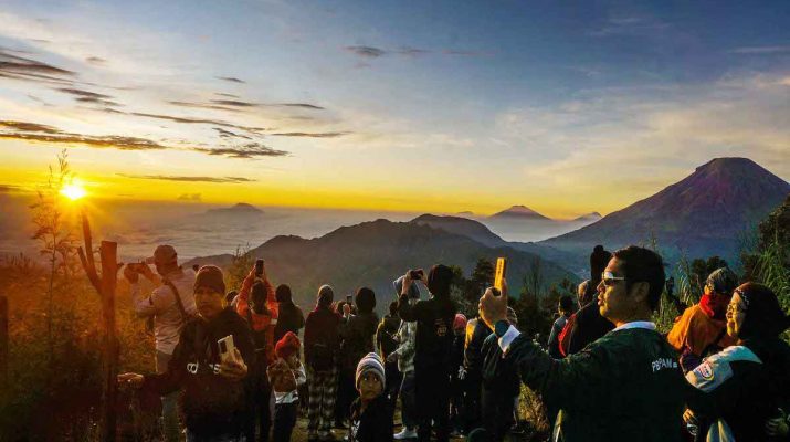 Sunrise Sikunir: Pemandangan Matahari Terbit Terbaik di Dieng