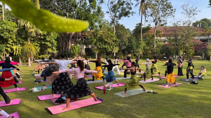 Yoga Berbatik, Cara Unik Lorin Solo Hotel Rayakan Hari Batik