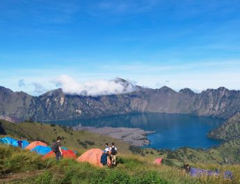 15 Rekomendasi Gunung untuk Pendaki Pemula