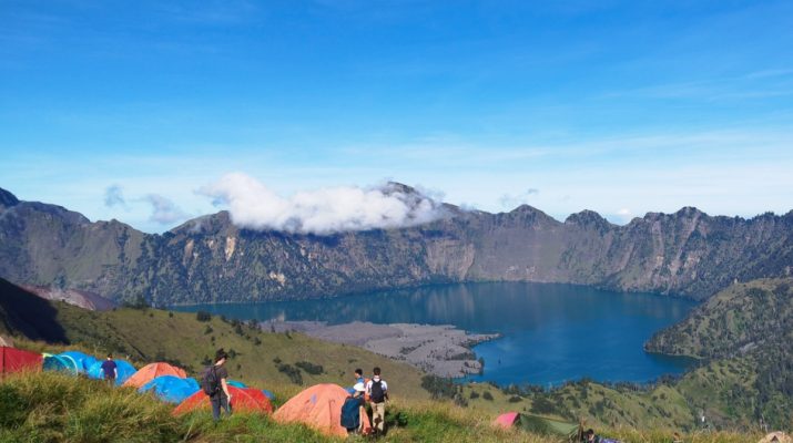 15 Rekomendasi Gunung untuk Pendaki Pemula