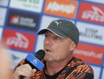 Persis Solo Tumbang dari Persib Bandung, Peter de Roo Kecewa