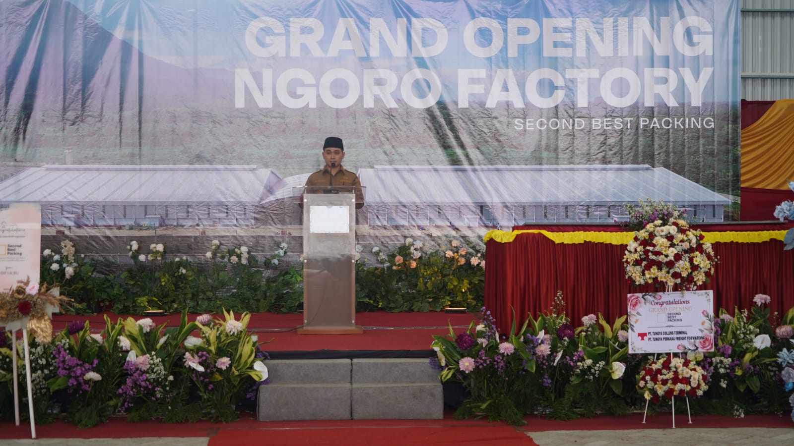 Bupati Mojokerto Muhammad Albarraa saat menghadiri Grand Opening Gedung PT Second Best Packing, Senin (6/4/2026) (Dok. Diskominfo)