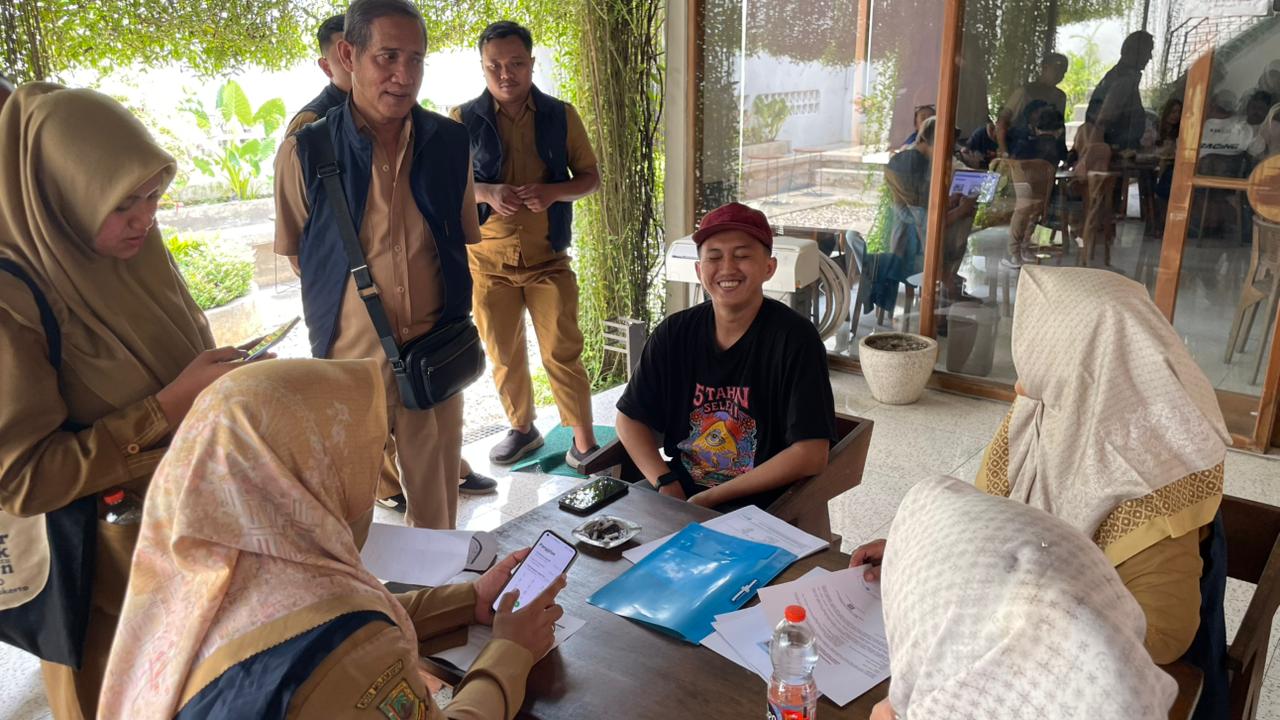 Pemkot Mojokerto tingkatkan pengawasan pelaku usaha untuk ciptakan iklim investasi sehat dan tertib.