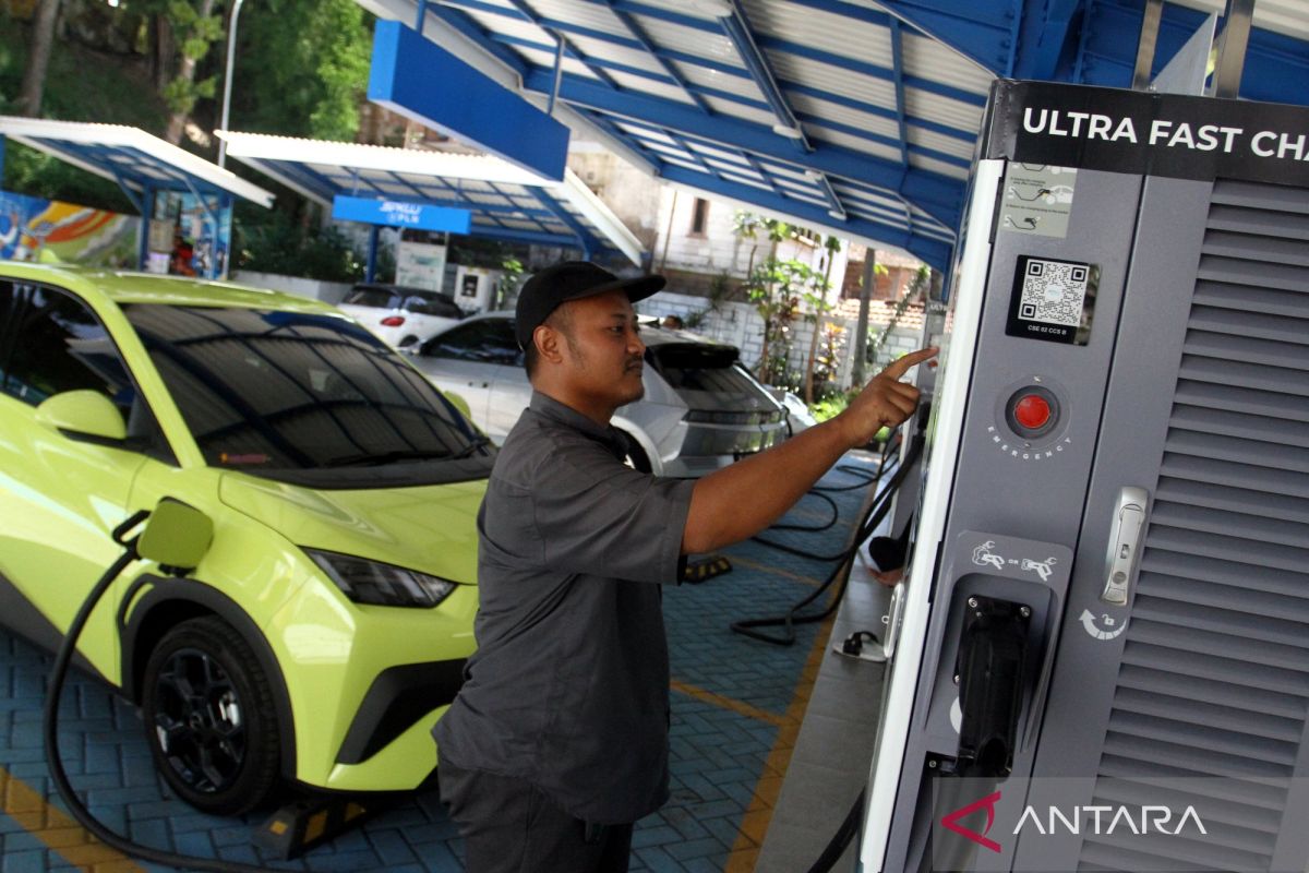 Kemarin, ekonomi RI tumbuh 5,61 persen hingga pengangguran turun