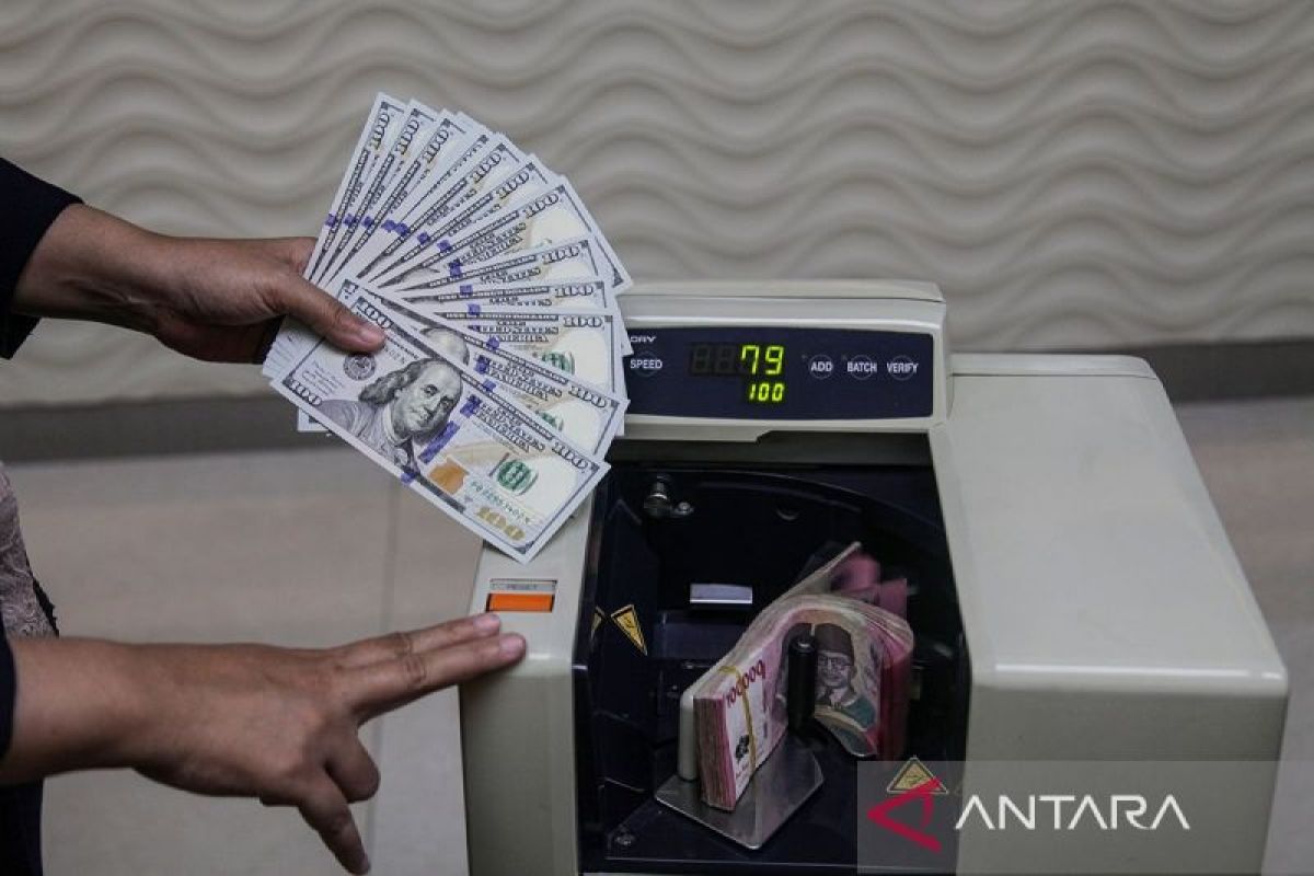 Rupiah pada Rabu pagi menguat jadi Rp17.390 per dolar AS