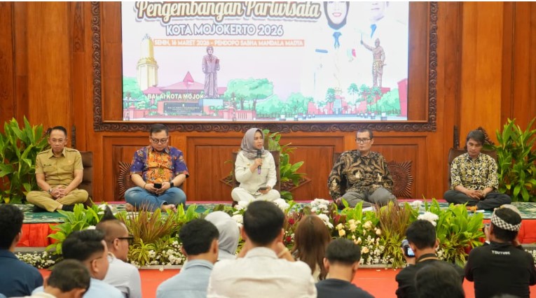 Wali Kota Mojokerto Ika Puspitasari dalam kegiatan Sarasehan Pengembangan Pariwisata yang digelar di Ruang Sabha Mandala Madya, Balai Kota Mojokerto, pada Senin (16/3/2026) (AN/GOnews.id)