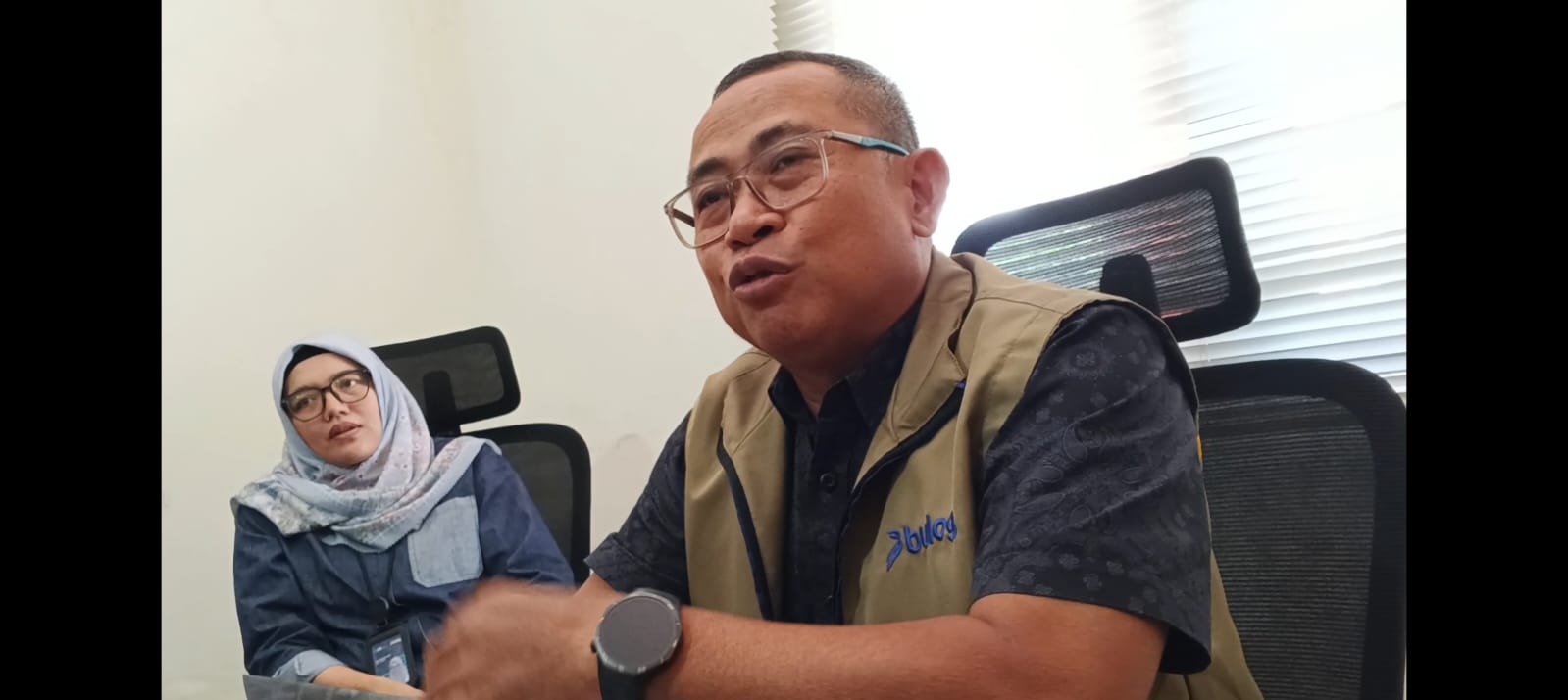 Harisun, Pimpinan Perum Bulog Cabang Kediri, saat dimintai Keterangan oleh wartawan