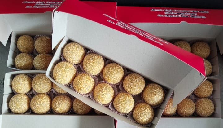 UMKM onde-onde Mojokerto milik Ibu Fadillah mampu produksi hingga 20 kilogram per hari