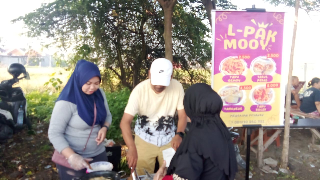 Camilan unik dari usaha L-PAK MOOY dj Car Free Day (CFD) Pasar Ketidur, Surodinawan, Mojokerto, Minggu (14/9/2025) (HB/Gonews.id)