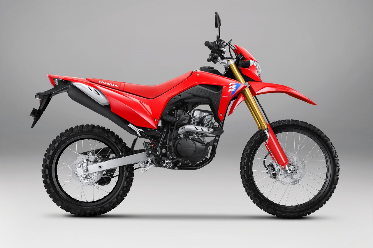 Tampilan baru New CRF 150L dengan kombinasi warna dan striping terbaru sukses pukau pengunjung Gaikindo Indonesia International Auto Show (GIIAS) 2025 (AHM/esti)