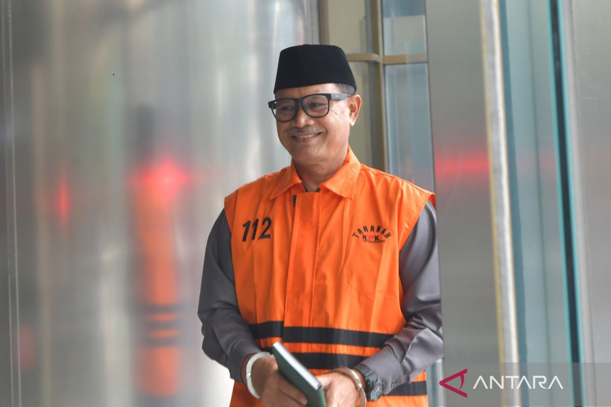 KPK periksa tiga pejabat Pemkot Madiun sebagai saksi kasus Maidi