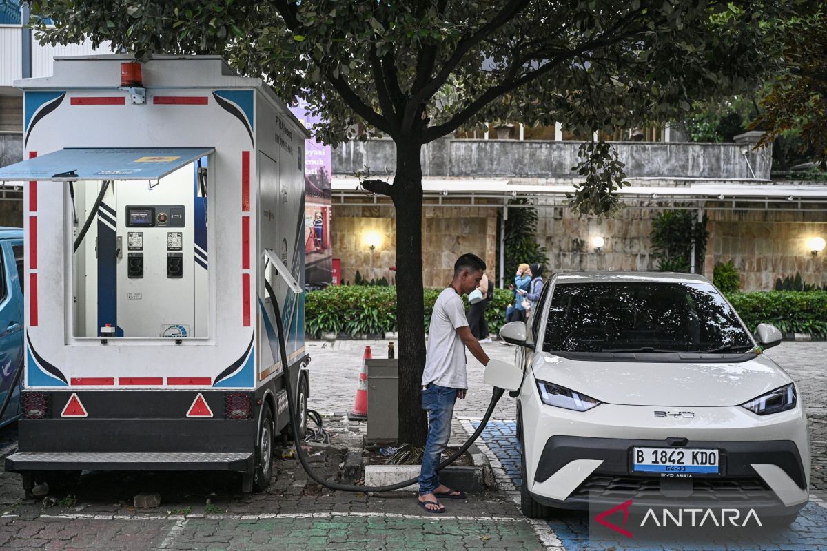 Indef nilai insentif infrastruktur EV dan energi bersih pacu ekonomi