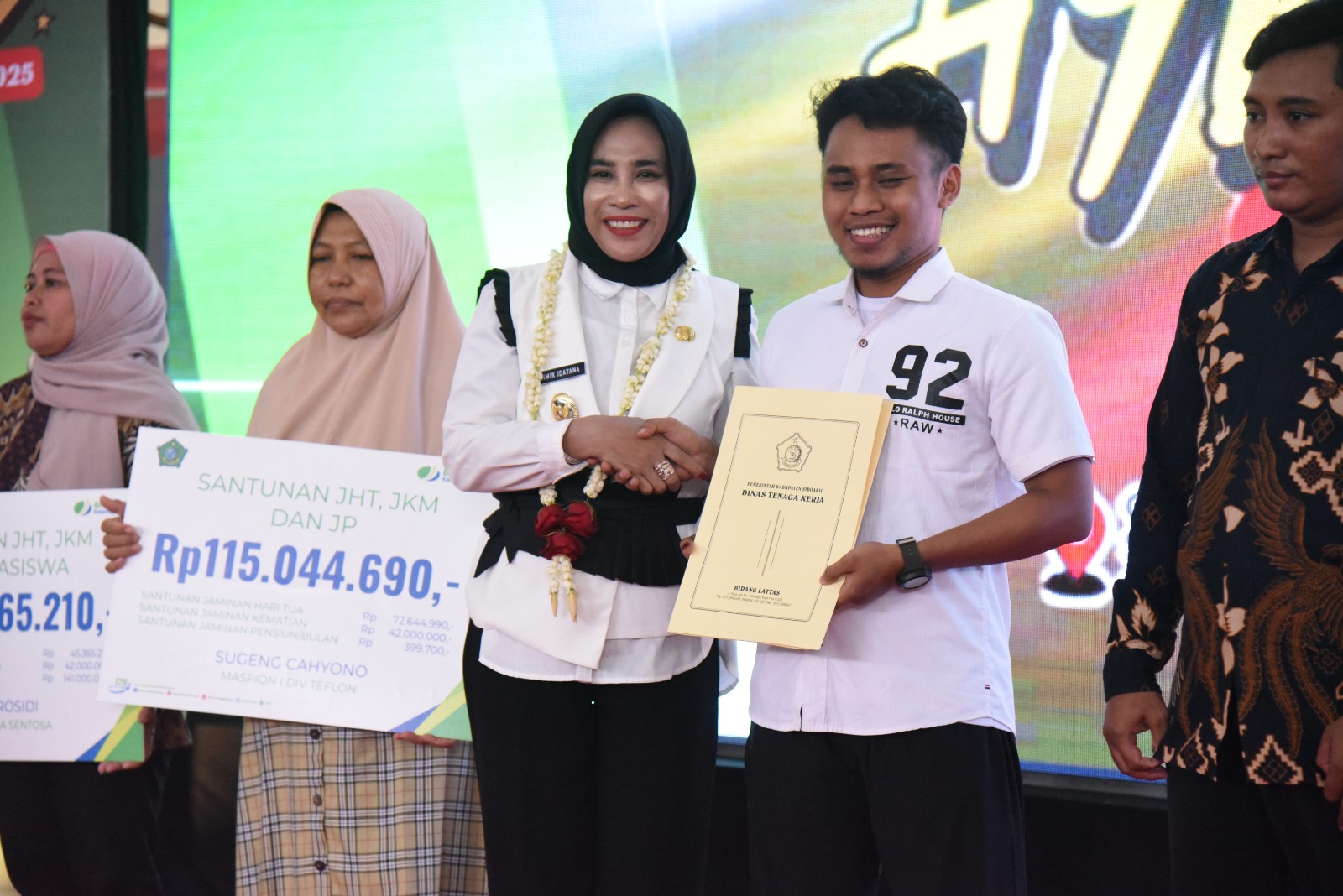 Wakil Bupati Sidoarjo Mimik Idayana Job Fair Hybrid yang berlangsung selama dua hari di Gedung Serbaguna GOR Sidoarjo,