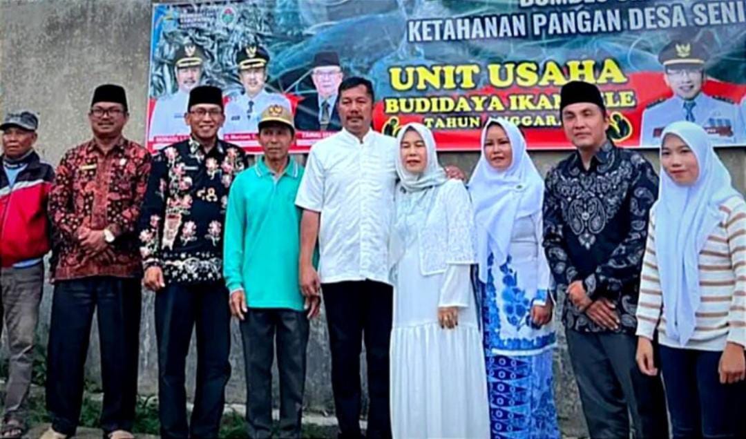 Bupati Kerinci, Monadi tinjau budidaya lele BumDes Senimpik Siulak Mukai, Kamis (22/5/2025) (Rev/GOnews.id)