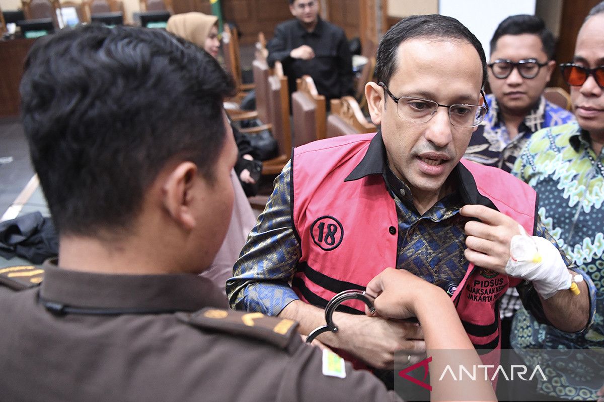 Gunakan alat infus, Nadiem Makarim jalani sidang kasus