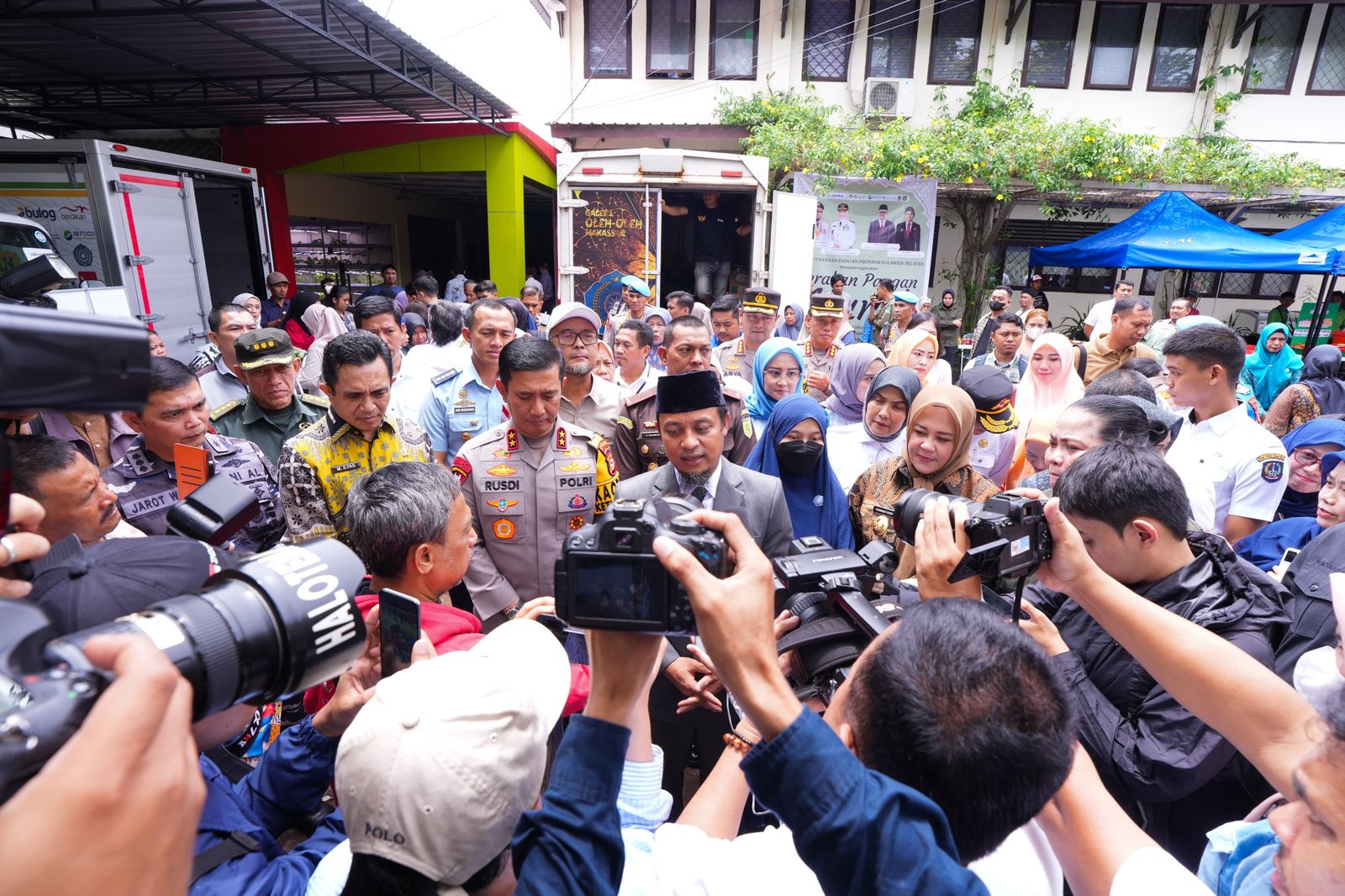 Gubernur Sulawesi Selatan Andi Sudirman Sulaiman