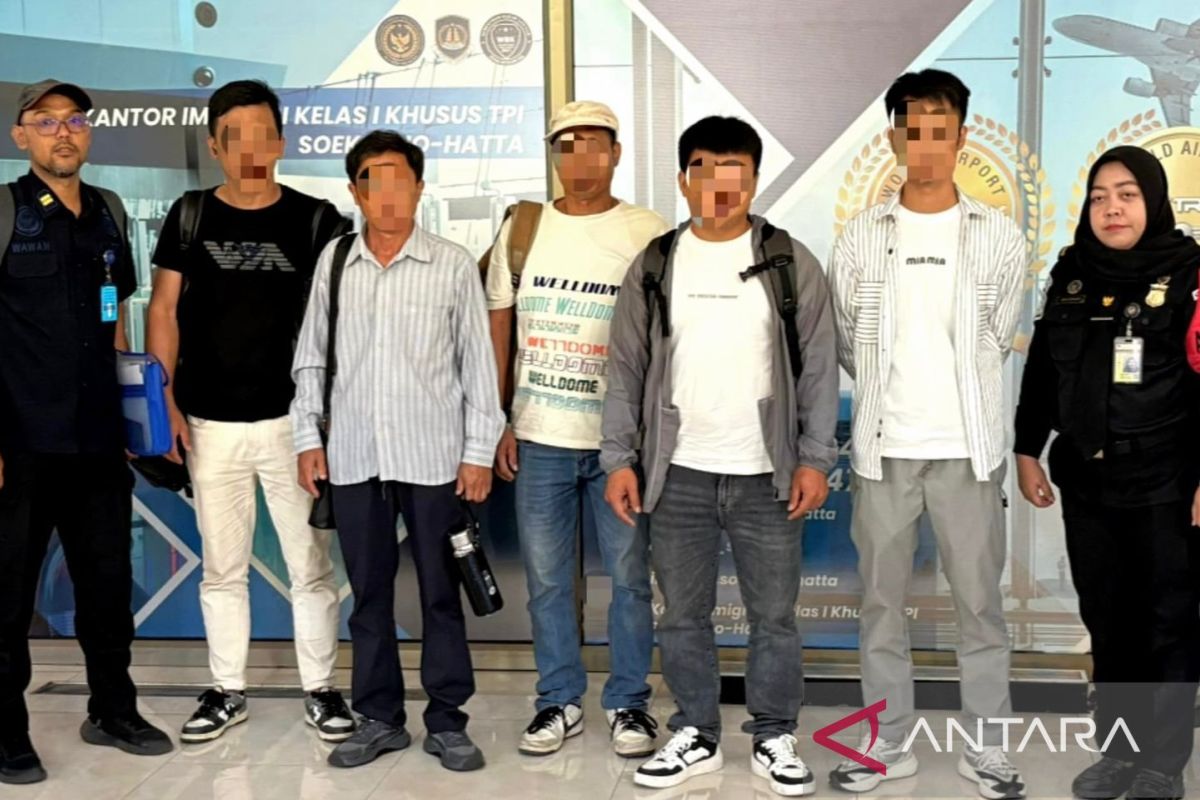 ‎Imigrasi Tanjungpandan deportasi enam WNA asal China 