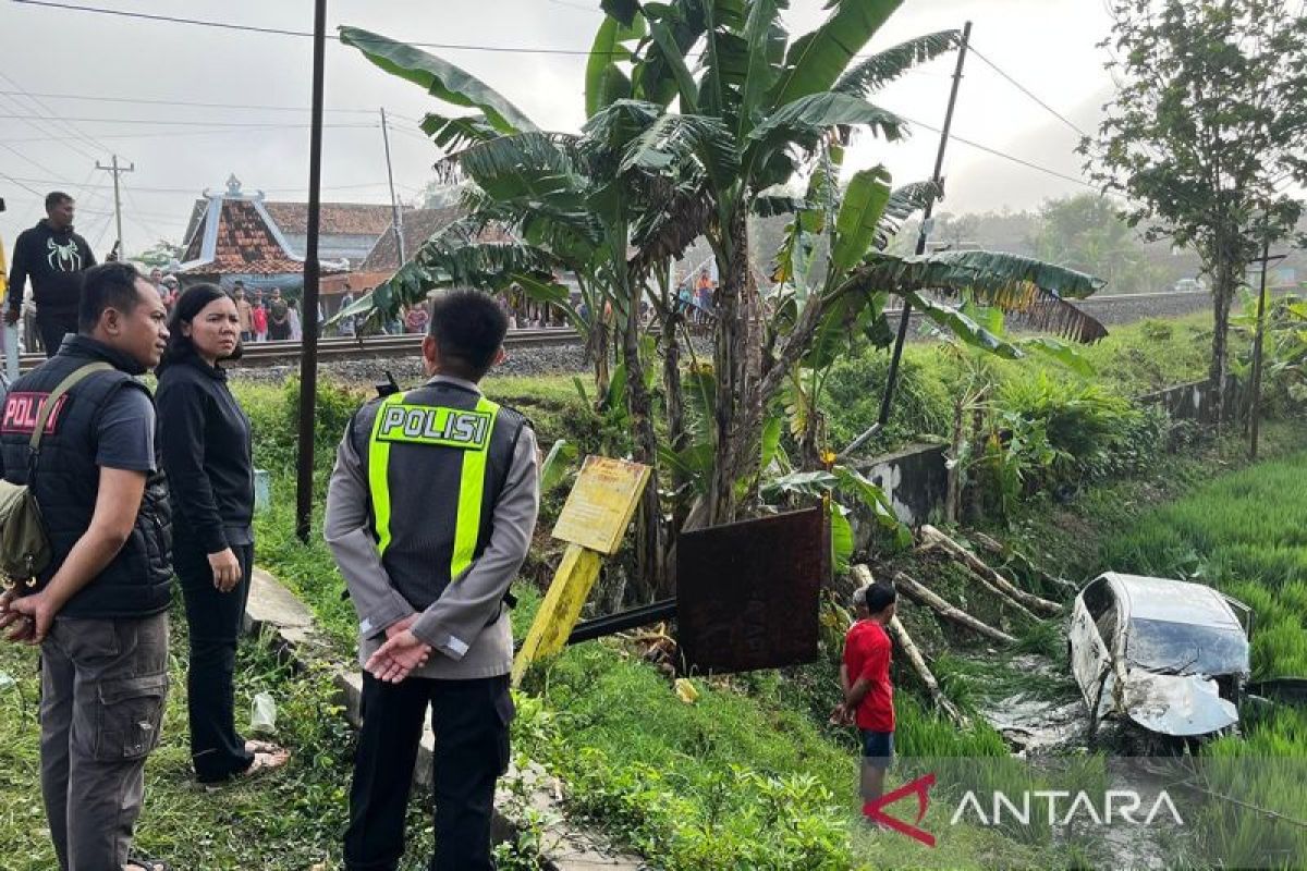 Kemarin, laka kereta di Grobogan hingga pengamanan May Day 2026