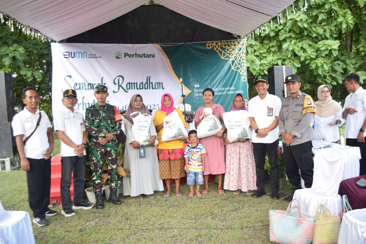 bazar sembako murah dan UMKM di lapangan RPH Munung, BKPH Munung, Munung, Jatikalen, Nganjuk, Rabu (12/3/2025) (Humas Perhutani KPH Jombang)