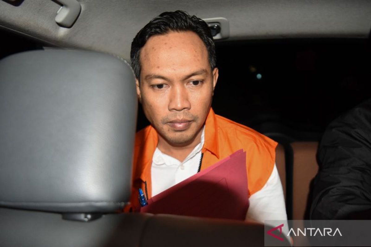 KPK periksa delapan pejabat dinas Pemkab Cilacap untuk dalami pengumpulan THR