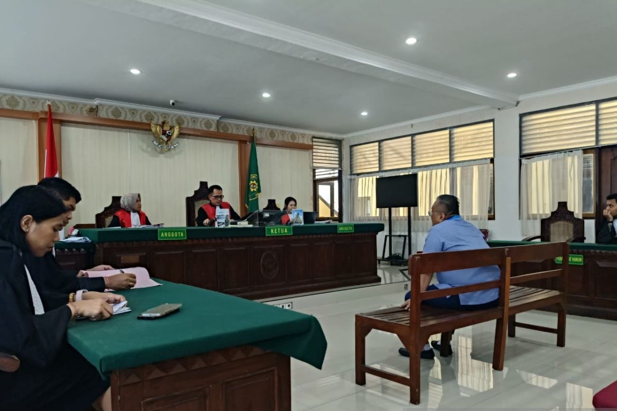 PN Denpasar vonis advokat Togar Situmorang 2,5 tahun penjara