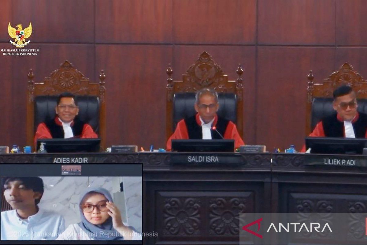 Hakim doakan pemohon uji materi UU MK