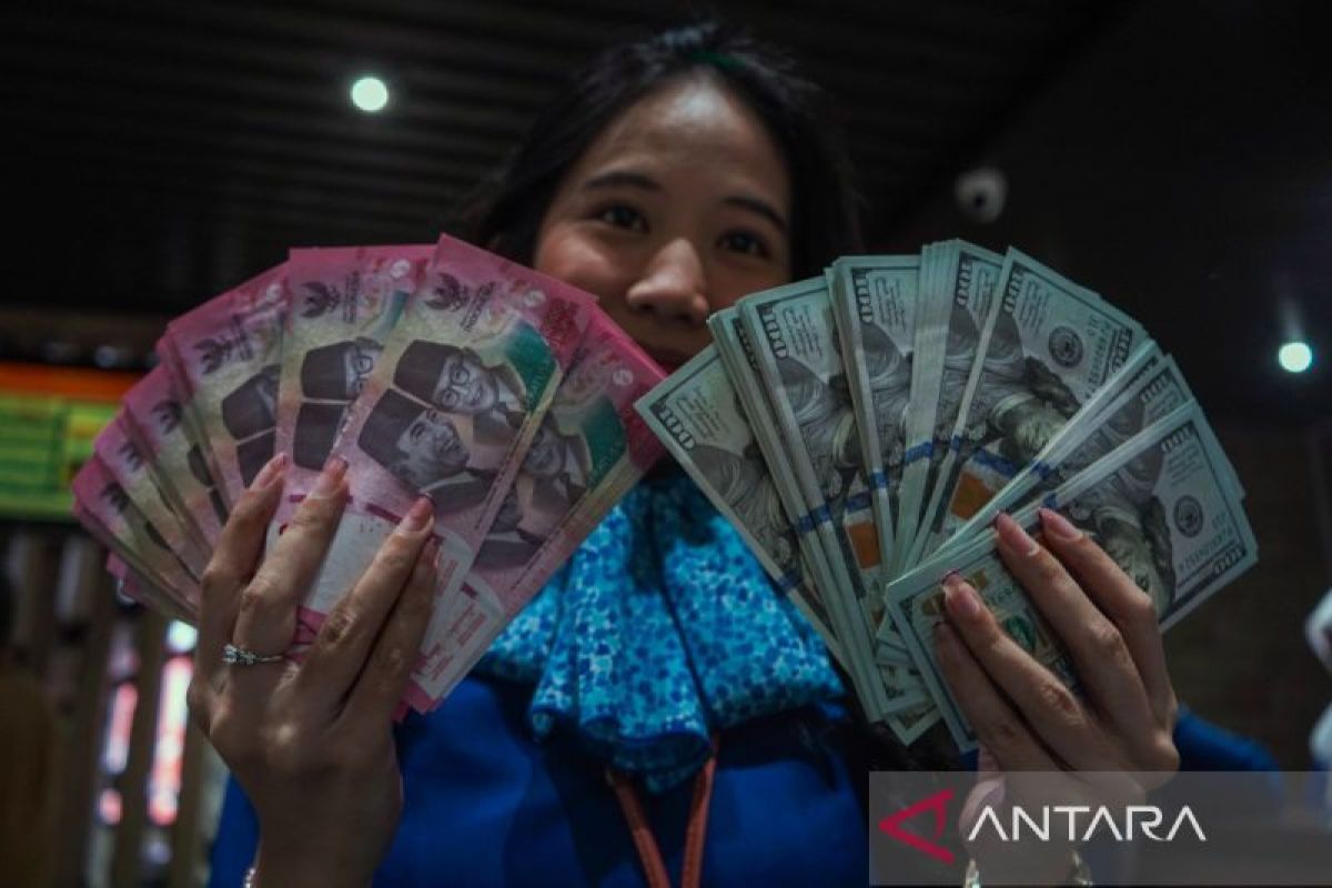 Rupiah pada Jumat pagi menguat jadi Rp17.814 per dolar AS