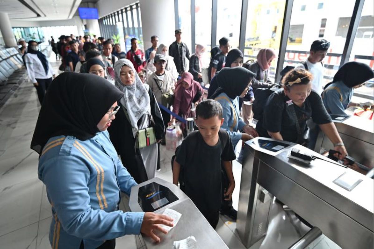 ASDP angkut 215 ribu kendaraan dan 804 ribu penumpang libur panjang