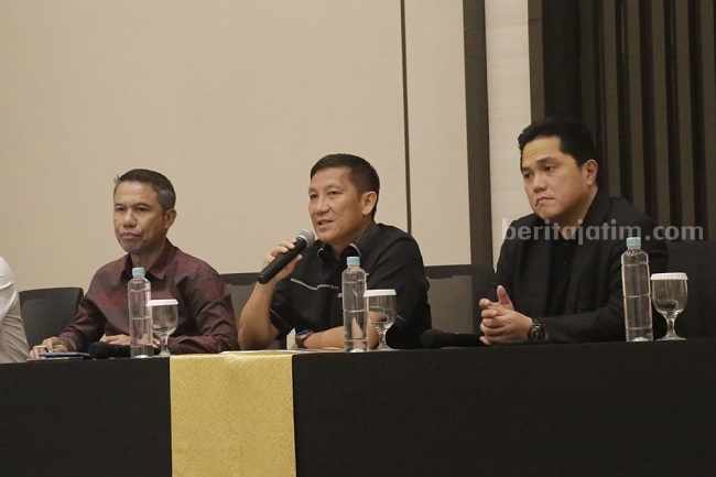 Direktur Utama PT Liga Indonesia Baru (LIB), Ferry Paulus saat memberikan keterangan kepada awak media di Jakarta. Foto: PT LIB