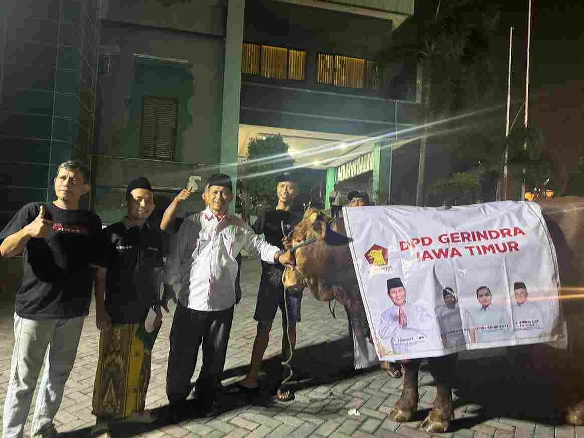 Semangat Berbagi, Gerindra Jatim Salurkan 226 Sapi dan 345 Kambing Kurban