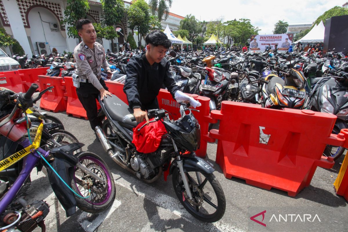 Mahasiswa tersangka penggelapan puluhan motor diberhentikan