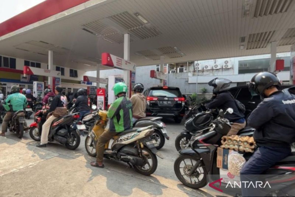 Ekonom: Pertamax naik momentum evaluasi gaya hidup kelas menengah atas
