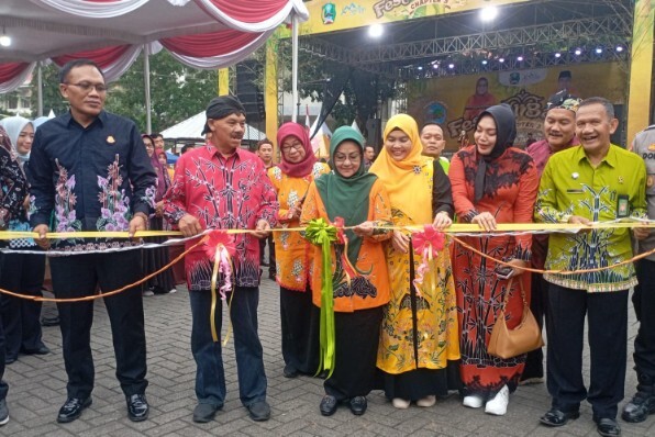 Ketua plt DPRD magetan Suyatno apresiasi festival bambu di GOR ki Mageti