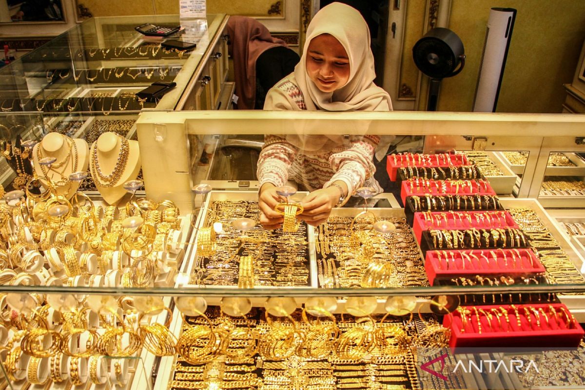 Harga emas Antam pada Senin naik Rp18.000 jadi Rp2,729 juta/gr