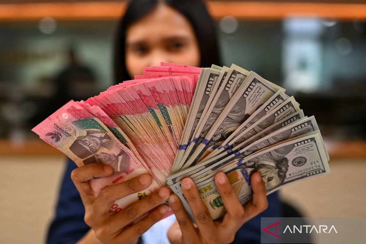 Rupiah pada Rabu pagi dibuka melemah jadi Rp17.738