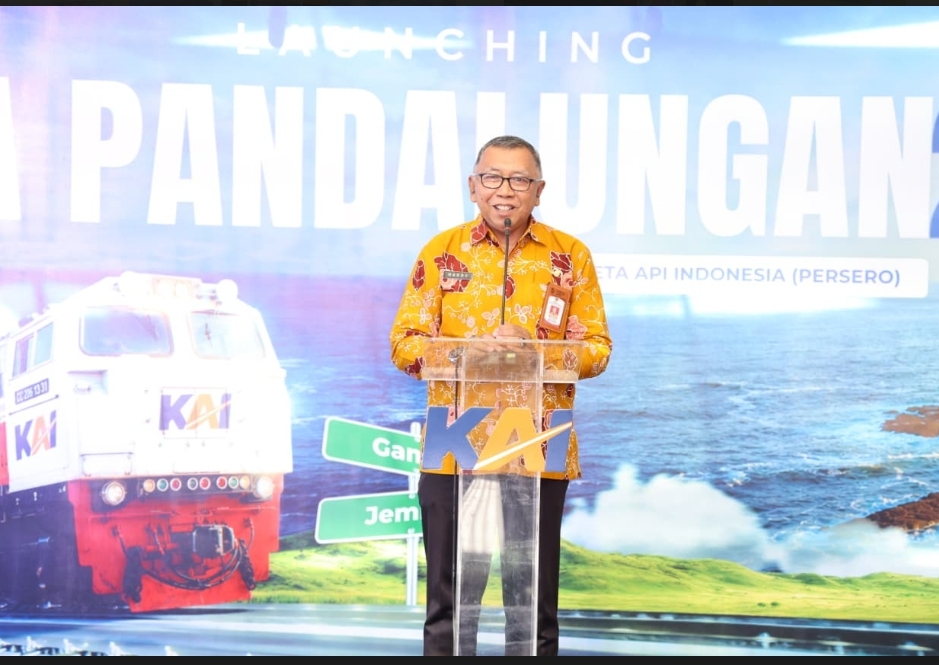 Staf Ahli Bidang Pemerintah, Hukum dan Politik Kabupaten Jember Harry Agustriono saat sambutan Di acara perjalanan perdana kereta eksekutif. Foto Diskominfo