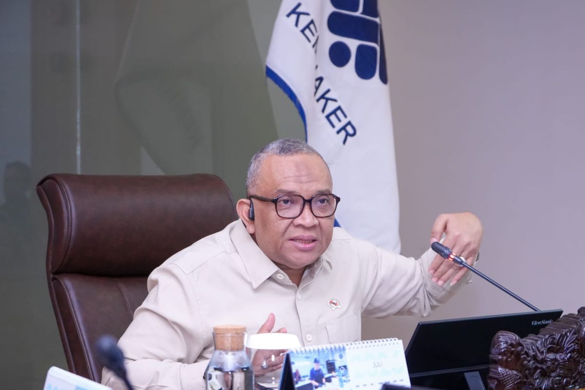 Wamenaker: Serikat pekerja harus terlibat dalam penyempurnaan regulasi